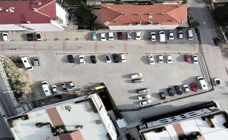 Ücretsiz otoparklar Buca trafiğine nefes aldırdı