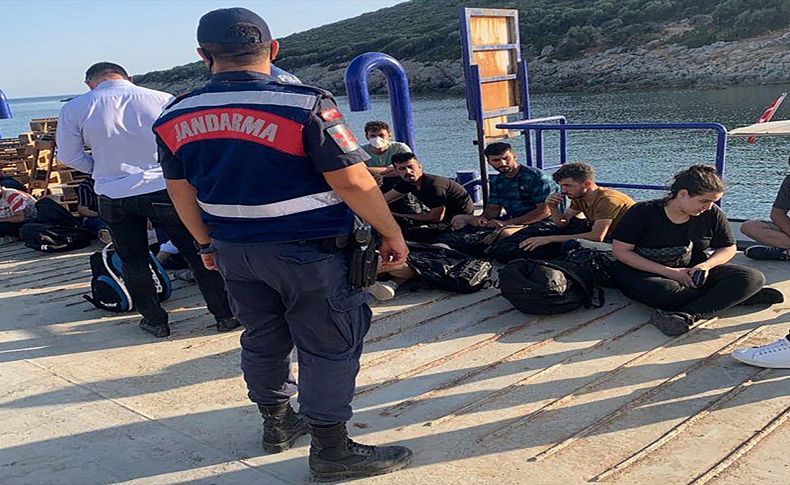 Urla açıklarında 19 düzensiz göçmen yakalandı