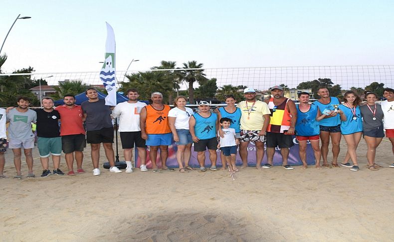 Yeni Foça’da Plaj Voleybolu Turnuvası