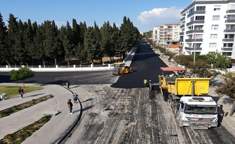 Aliağa'da sıcak asfalt serim çalışmaları sürüyor