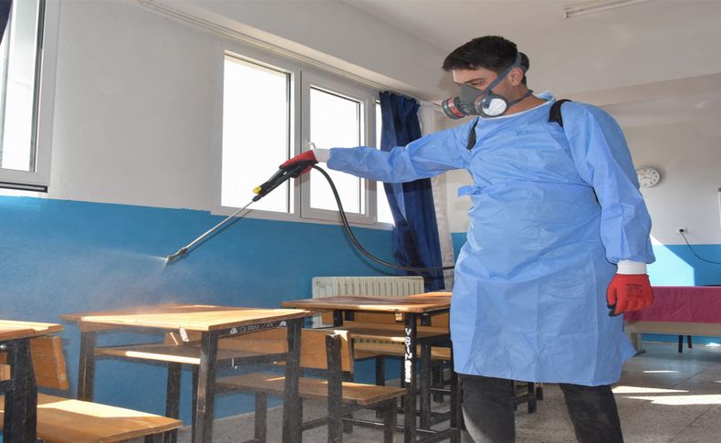 Aliağa’da okullar dezenfekte ediliyor