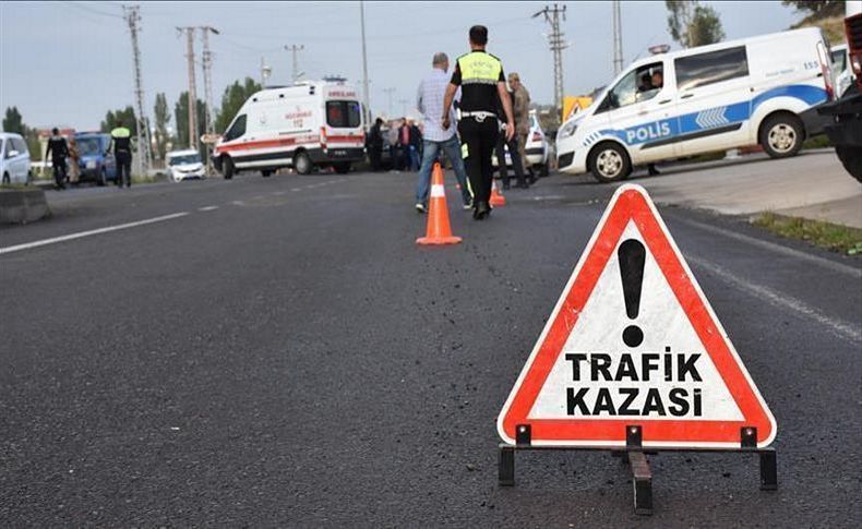 İzmir'de iki ayrı trafik kazası: İki sürücü de olay yerinde hayatını kaybetti