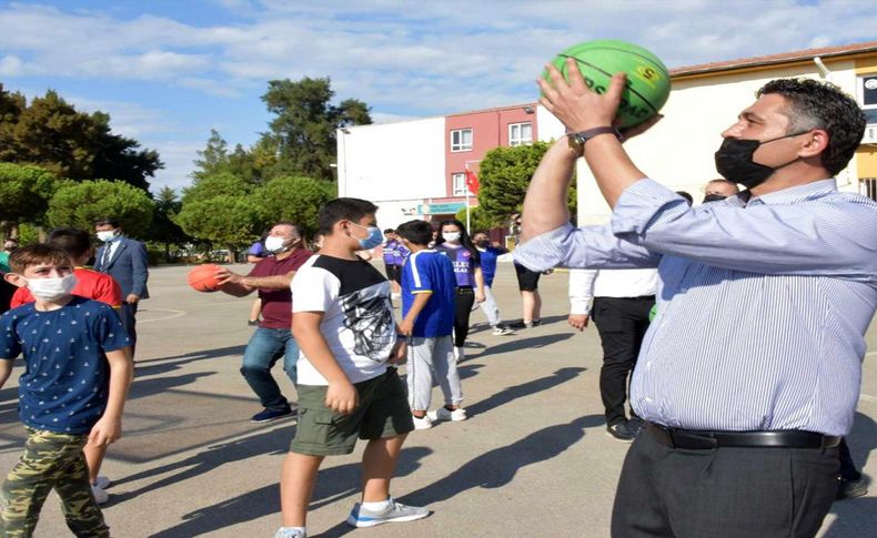 Başkan Acar ve öğrencilerden renkli buluşma