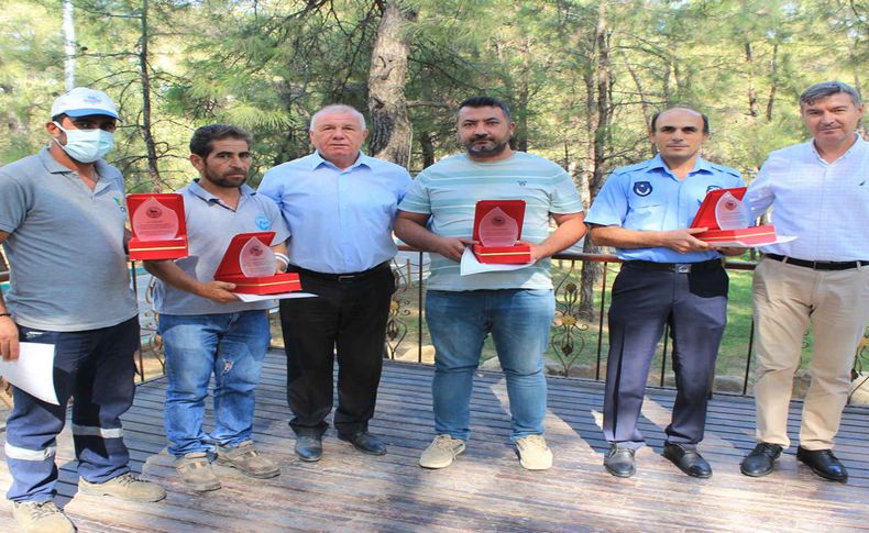 Başkan Karakayalı'dan zabıta personeline plaket