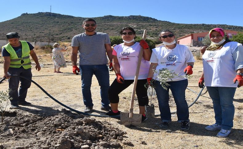 Foça'da dikim şenliği: Yeni fidanlarla yeni umutlar yeşerttik