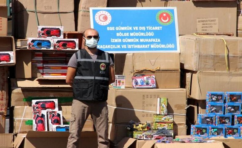 İzmir'de gümrük kaçağı oyuncak operasyonu