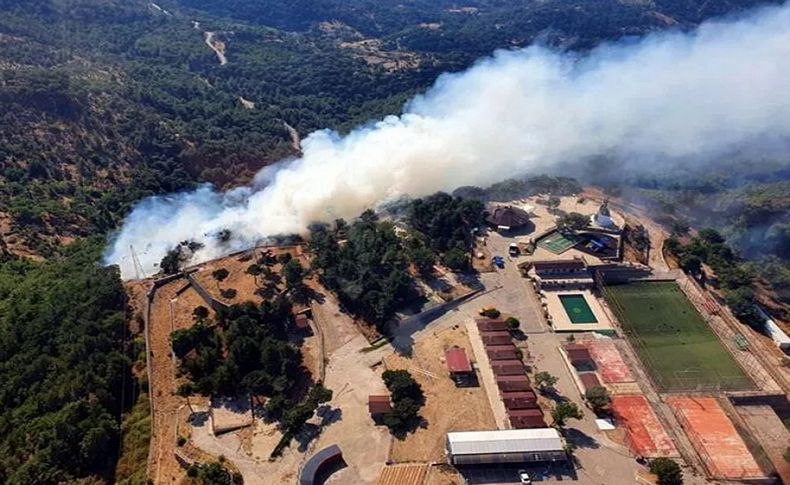 Karşıyaka'daki yangın kontrol altında: 5 dönüm kül oldu