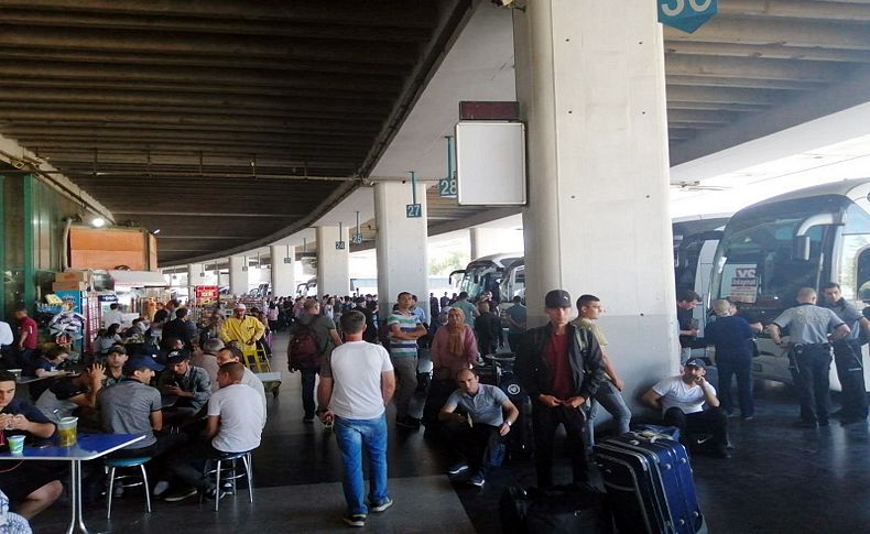 İzmir'de 18 yaşından küçüklere otobüs ve uçak bileti satışı yasaklandı