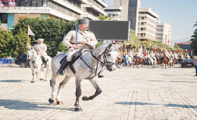 İzmir’de duygulandıran görüntüler... Tıpkı o günkü gibi!