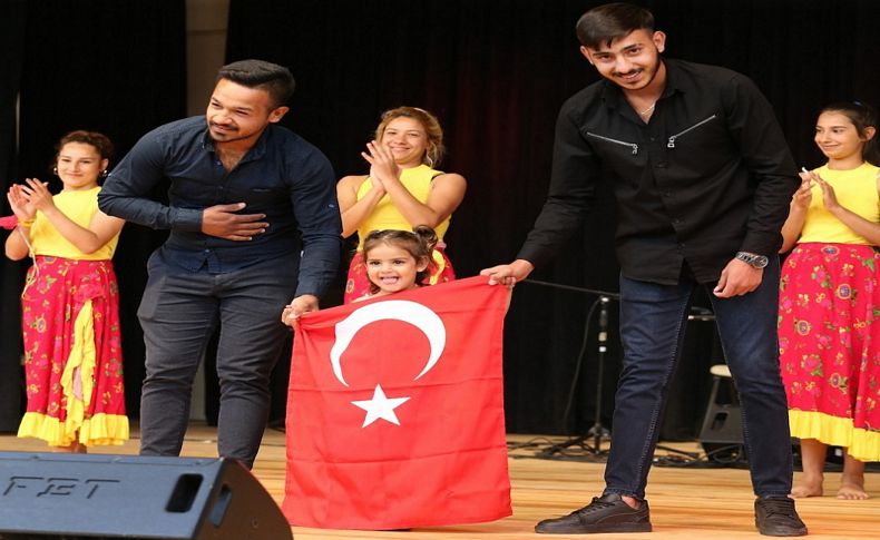 Karşıyaka'dan Türkiye'ye örnek Roman Gençlik Çalıştayı
