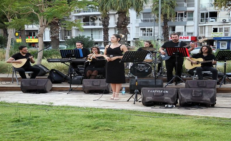 Karşıyaka’da açık havada müzik şöleni başladı