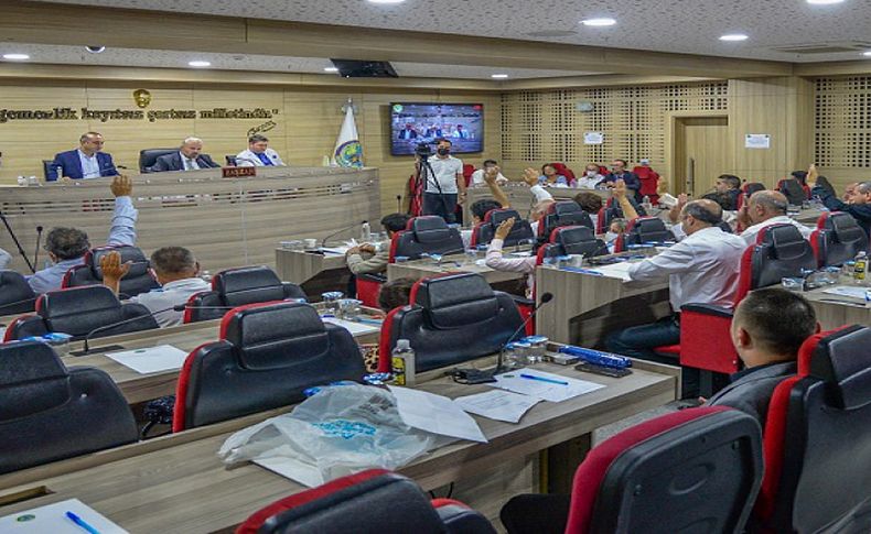 Menemen'de yüksek tansiyonlu meclis: O meclis üyesinden Serdar Aksoy’a çağrı