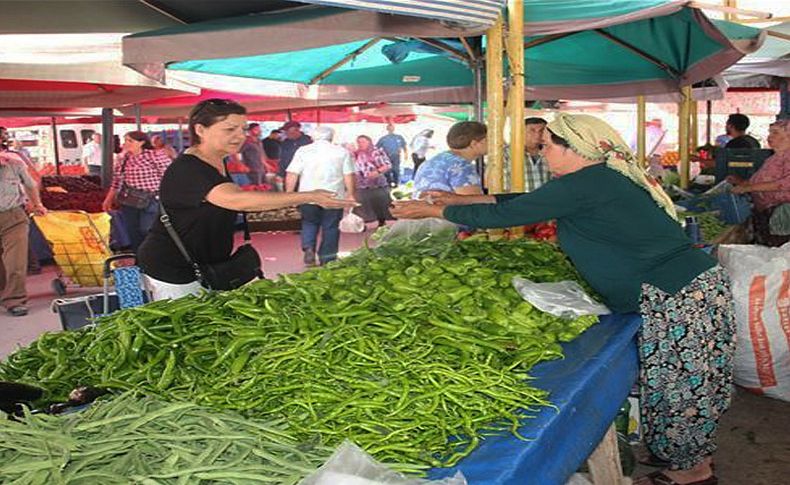 Menemen’de pazarcılar belediyeye bayrak açtı: 3 hafta tezgah açılmayacak