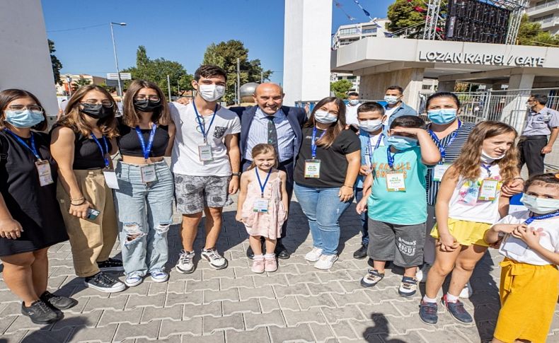 Tunç Amcalarıyla buluştular: Kazandıkları parayı fidan kampanyasına bağışladılar