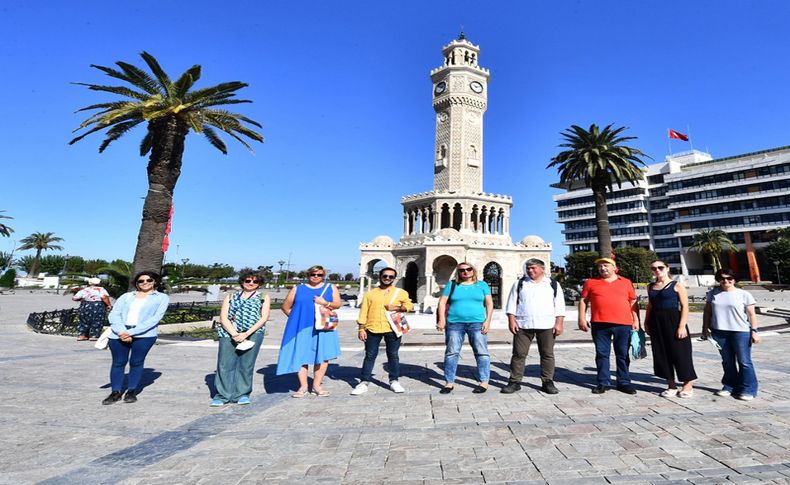 Uluslararası Kültür Zirvesi'nin konukları İzmir'i adımladı