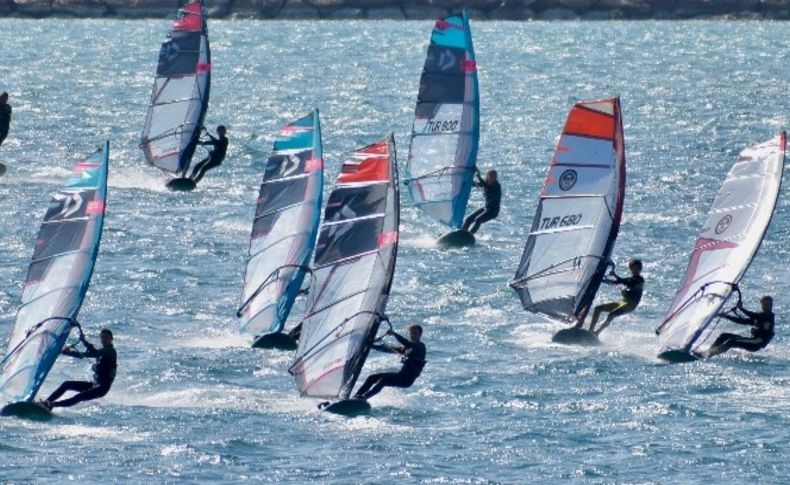 Windsurf Mücadelesi Çeşme'de başladı