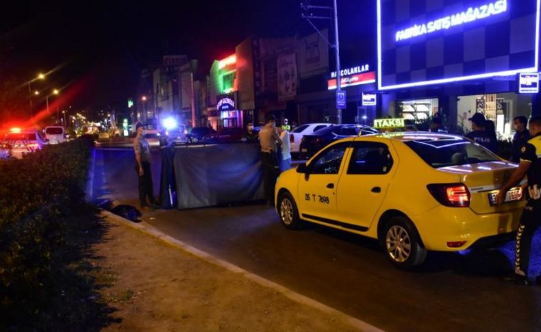Yolun karşısına geçen yayaya taksi çarptı: 1 ölü