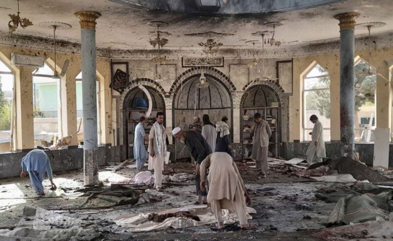 Afganistan'da camiye bombalı saldırı: 62 ölü