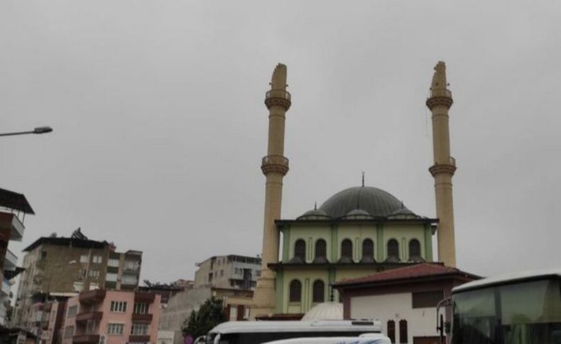 Aydın'da çıkan fırtına minareyi böyle yıktı
