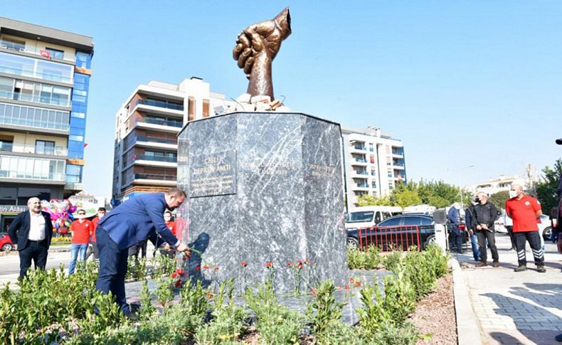 Çiğli'de deprem anıtı açıldı