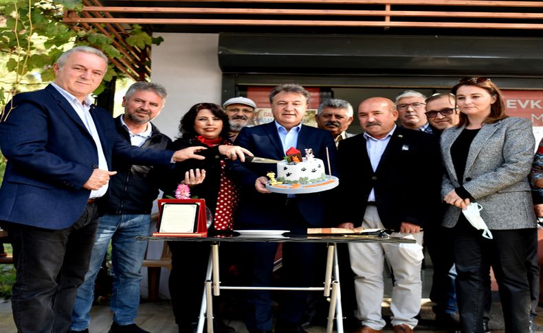 İduğ'dan hayvansever muhtara pastalı sürpriz