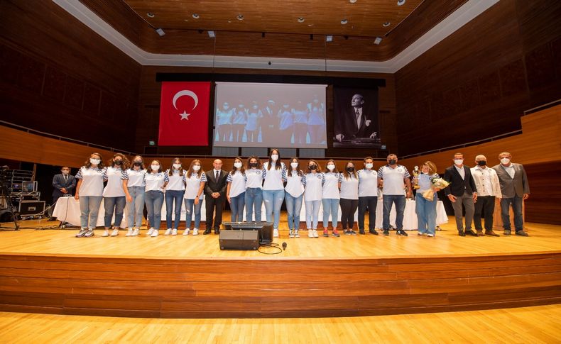 İzmir Büyükşehir Belediyesi Meclisi’nde gurur tablosu!