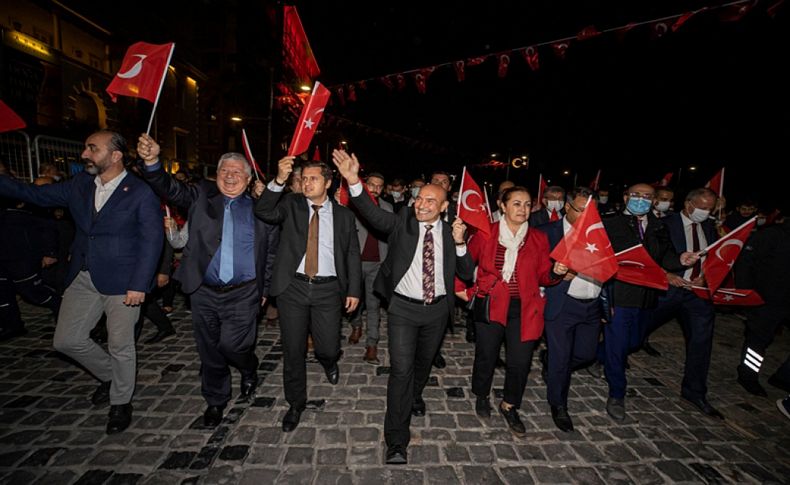 İzmir'de göz kamaştıran bayram coşkusu