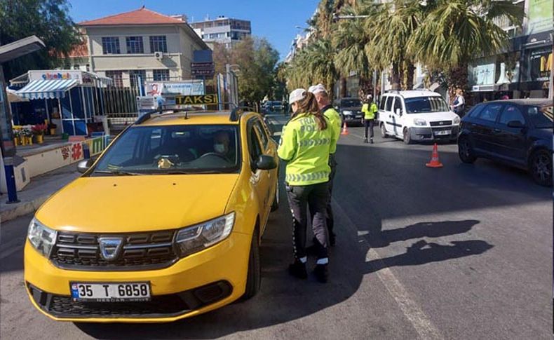 İzmir'de taksicilere sıkı denetim: 18 şoföre ceza kesildi!