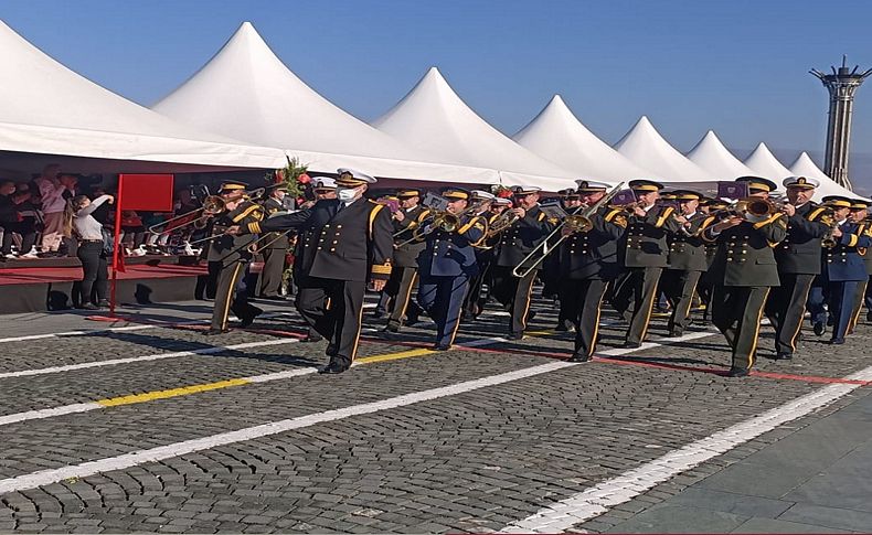 İzmir’de Cumhuriyet coşkusu başladı