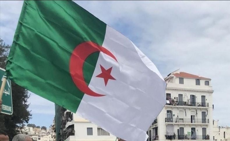 Macron'un 'Osmanlı sömürgeciydi' suçlamasına Cezayir'den cevap!