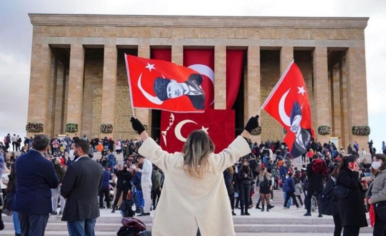 Anıtkabir'e ziyaretçi akını