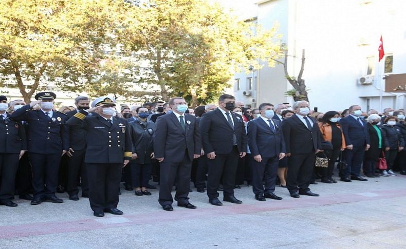 Atatürk vefatının 83. yıl dönümünde Karşıyaka’da özlemle anıldı