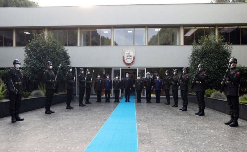 Bakan Akar ve komutanlardan İzmir'deki birliklerde inceleme