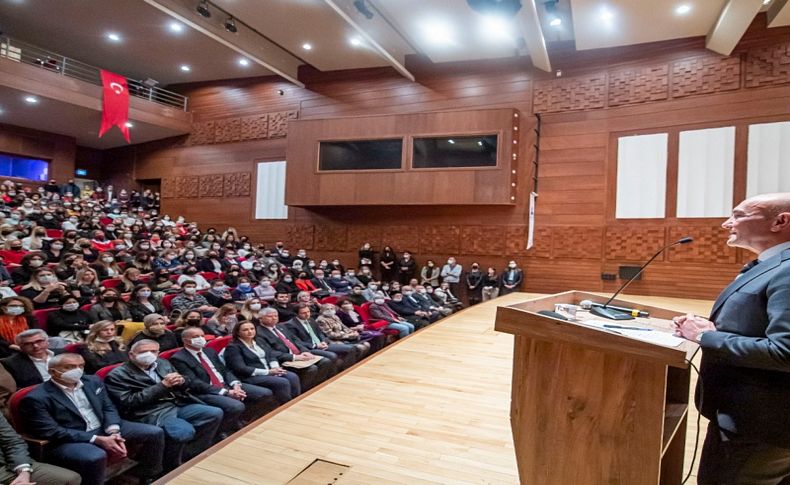 Başkan Soyer öğretmenlere seslendi: Geleceği değiştirmek sizin elinizde