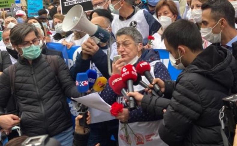 Başkentte hekimlerden Beyaz Miting