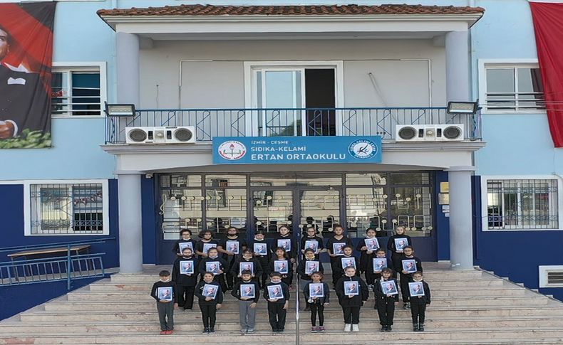 Çeşmeli 515 öğrenciden Atatürk imzalı koreografi