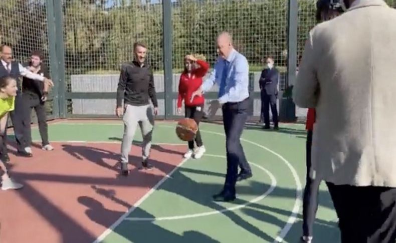 Cumhurbaşkanı Erdoğan gençlerle basketbol oynadı