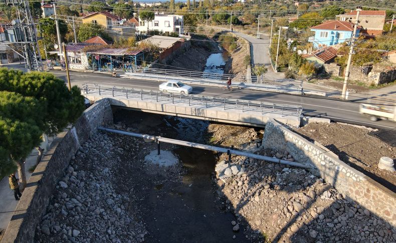 Dikili’nin yeni köprüsü hizmete girdi