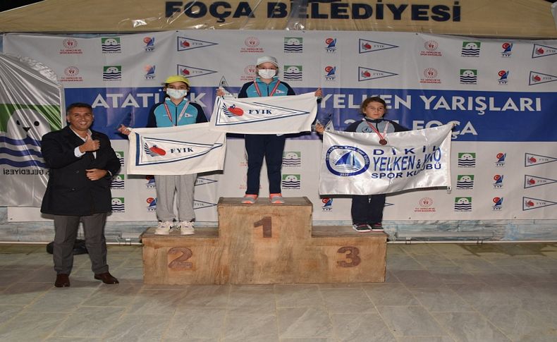 Foça'da Atatürk Kupası Yelken Yarışları ödülleri verildi
