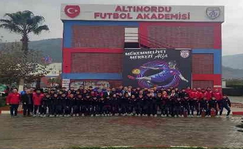Futbolun efsaneleri Selçuk'ta buluştu
