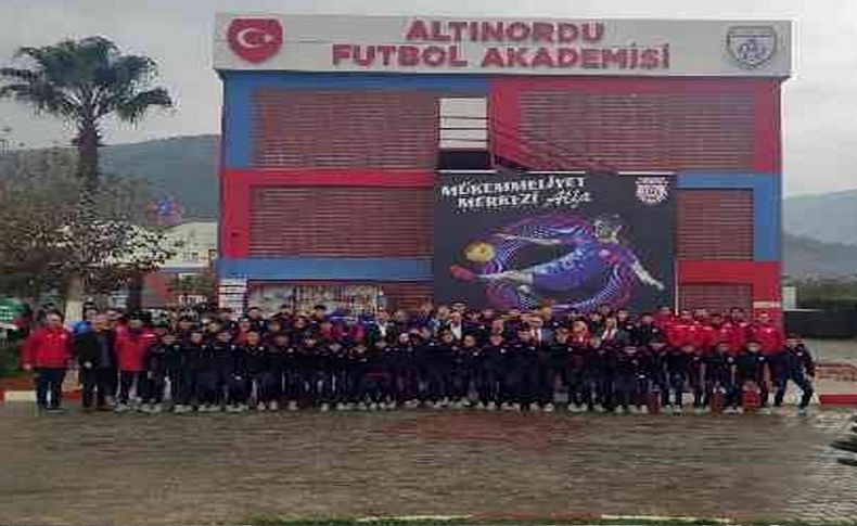 Futbolun efsaneleri Selçuk'ta buluştu