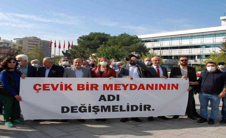 İzmir'de 'Çevik Bir Meydanı'nın adı değişsin' çağrısı