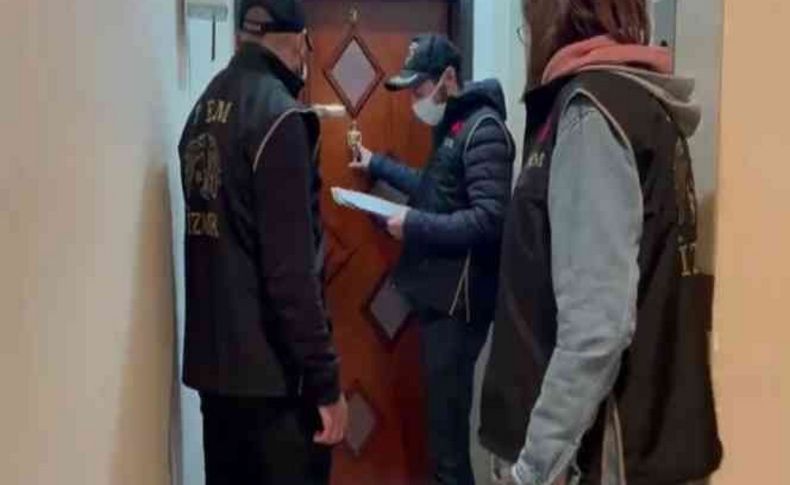 İzmir'de FETÖ operasyonu: 25 gözaltı