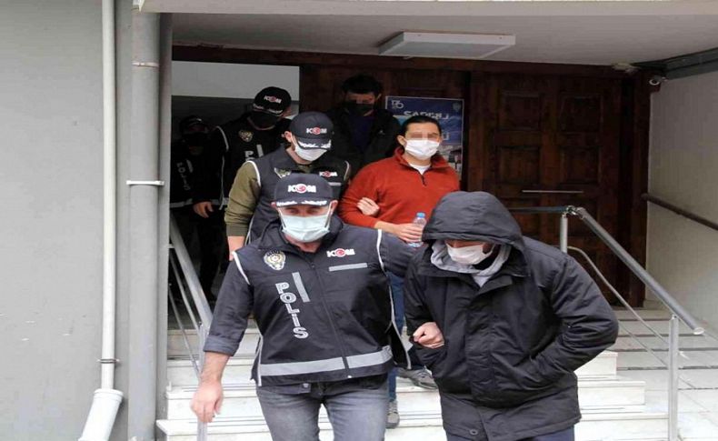 İzmir'de FETÖ şüphelileri yurt dışına kaçamadan yakalandı