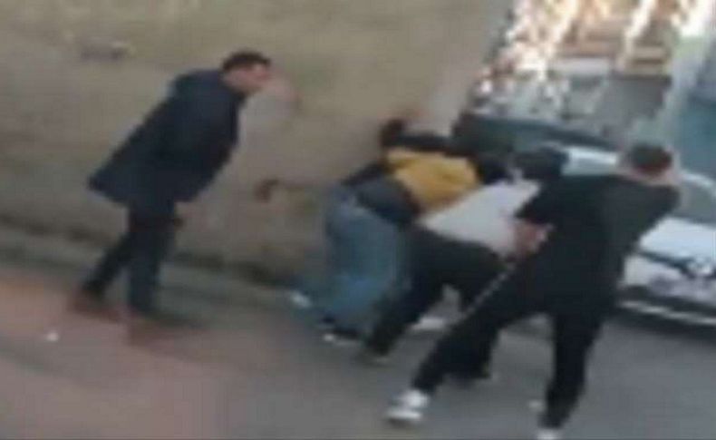 İzmir'de güpegündüz silahlı çatışma anı kamerada
