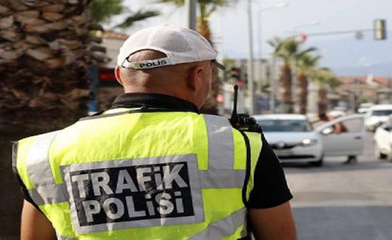 İzmir'de haftalık trafik denetimi: Sürücülere ceza yağdı