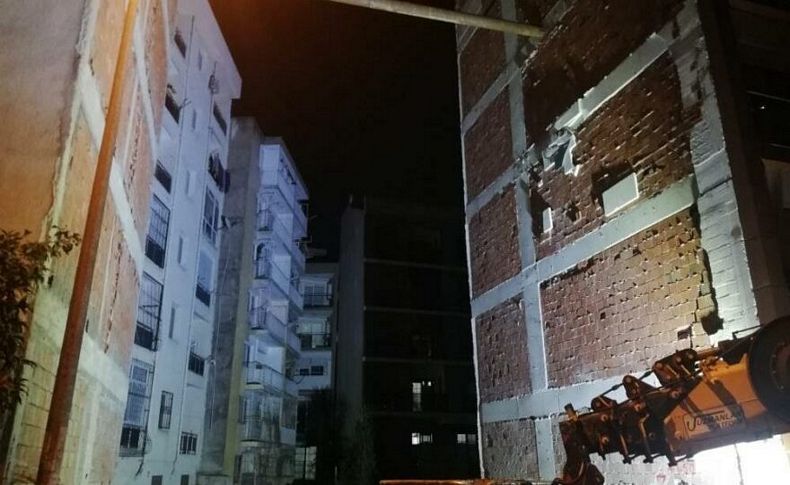 İzmir'de tehlikeli olay! 5 bina boşaltıldı