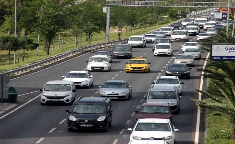 İzmir'de trafiğe kayıtlı araç sayısında artış
