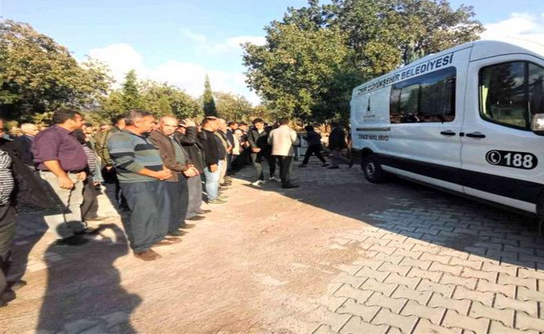 İzmir'deki feci kazada ölen 3 kişi son yolculuğuna uğurlandı
