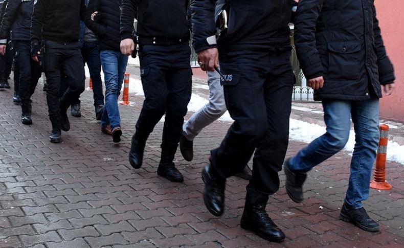 İzmir merkezli FETÖ operasyonunda 76 gözaltı